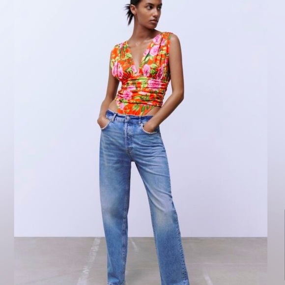 M 🔖 ZARA Floral Printed Draped Bodysuit Red Roses 

RARE Blogger Favorite!! - Picture 7 of 11